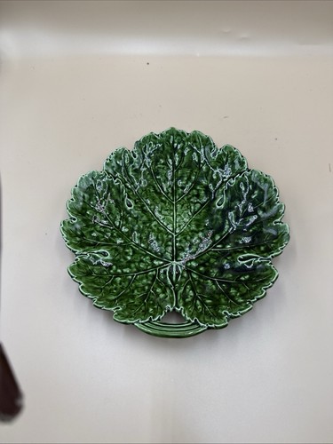 Antique majolica green leaf - green,