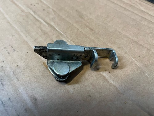 Yamaha xjr1300 seat catch - catch, from