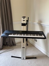 KORG O1W/FD workstation keyboard in great condition, with flight case 