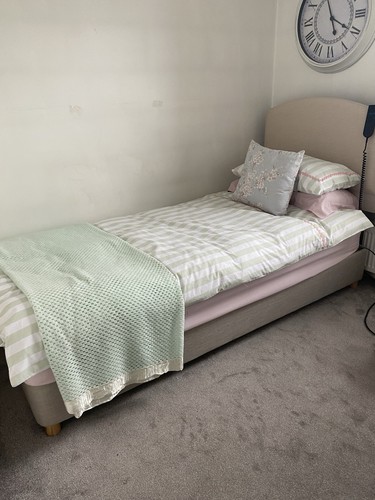 Electric adjustable single - , bed