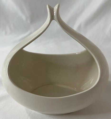 Crate barrel gravy boat - &,