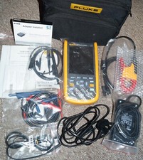 FLUKE 125B 40 MHZ INDUSTRIAL SCOPE METER , FULL KIT
