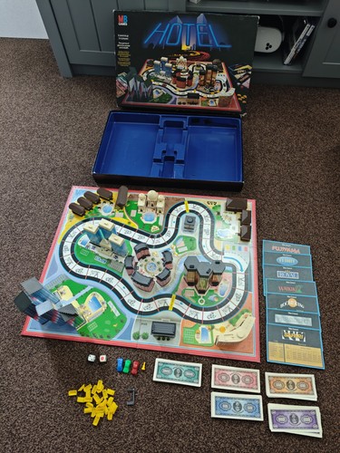Hotel board game 1986 - game,