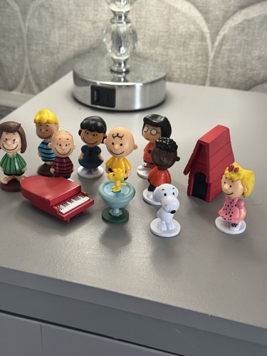 Snoopy the gang figures - snoopy, 12