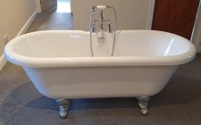 White Freestanding Roll Top Bath With Claw Feet