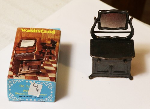 Vintage die cast washstand - ,
