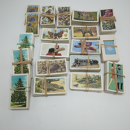 Complete sets brooke bond - 19,