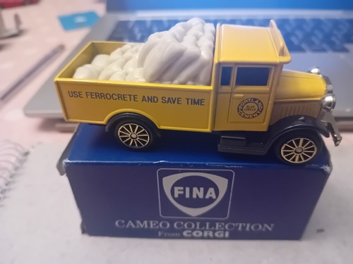 Corgi morris truck blue - corgi, circle