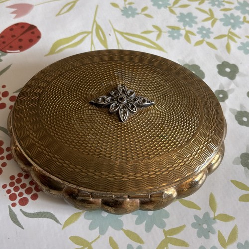 Kigu vintage powder compact - powder,