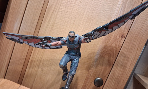 Iron studios falcon - iron,