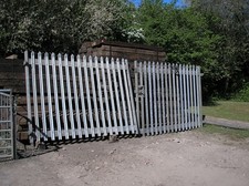 palisade security gates, yard