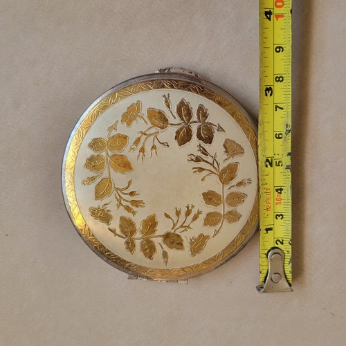 Vintage kigu powder compact - kigu,
