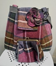EARTH SQUARED pink blue tartan