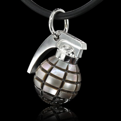 Grenade hand carve tahitian - grenade,
