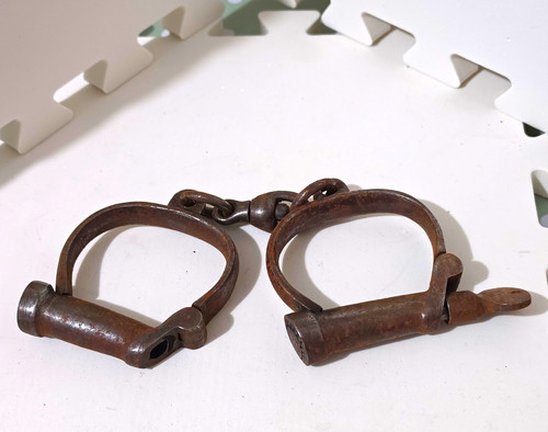 Hiatt police metal - metal, handcuffs