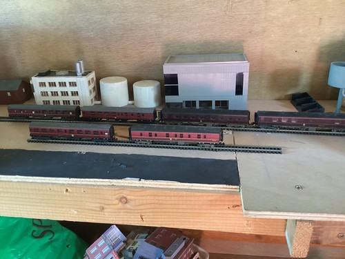 Gauge model railway coaches - n,