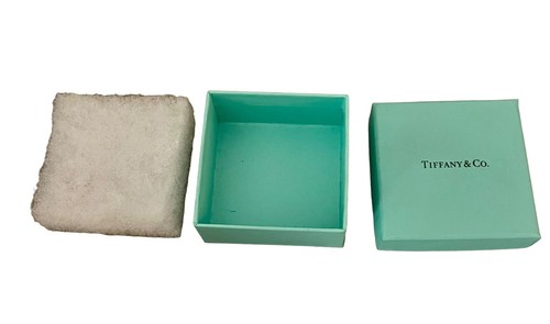 Tiffany blue gift box - &,