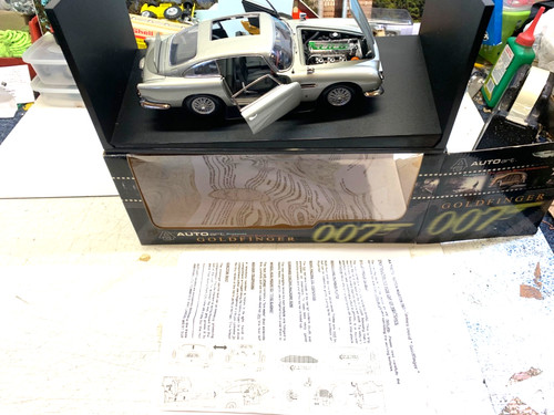 Autoart 18th james bond - .1:18th.,