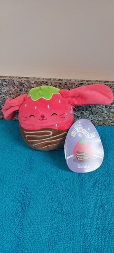 Squishmallow gunda strawberry - squishmallow,