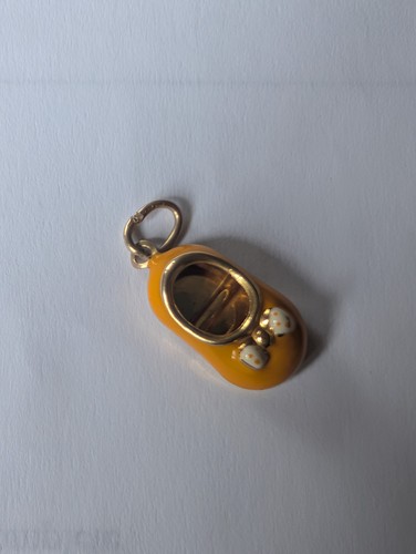 9ct gold and enamel charm - gold,