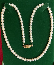 STUNNING 18 INCH WHITE AKOYA PEARL NECKLACE WITH 14CT GOLD DECORATIVE CLASP