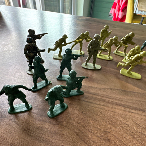 Plastic toy soldiers military - plastic,