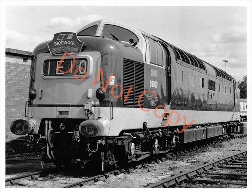 Old oak common railway train - old,