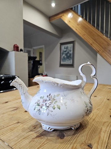 Royal albert teapot - royal, base