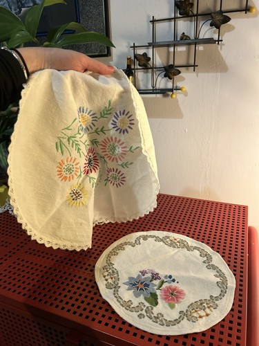 Vintage embroidered doily - 2,