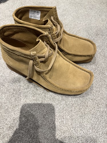 Clarks wallabees dark sand - clarks,