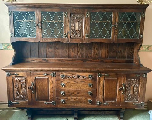 Raised oak dresser - raised,