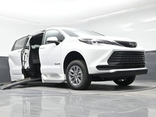 2026 Toyota Sienna LE 8