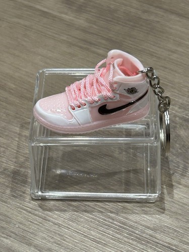 Mini sneaker keychain - sneaker,