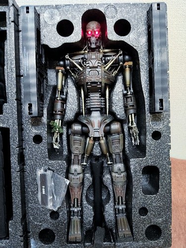 Hot toys mms93 - hot, terminator
