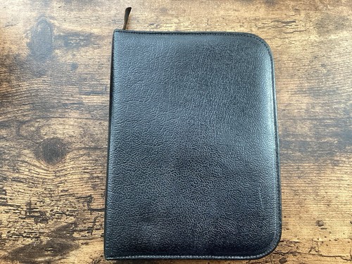 Black leather zipped writing - black,