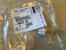GENUINE CITROEN C1 FRONT BUMPER FIX CLIP     6822j5