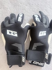 One glove goalkeeper gloves