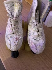 LIGHT UP ROLLER SKATES (UK 5)