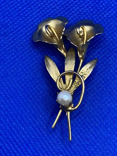 Vintage gold tone metal - vintage, lily