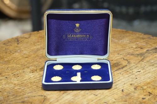 Boxed set gilt metal livery - gilt,