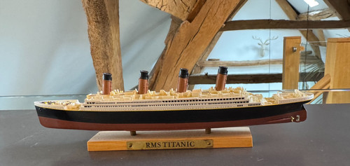 Die cast model - die,
