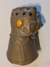 Thanos Infinity Gauntlet/Glove/Fist Marvel Avengers Hasbro with Light and Sounds