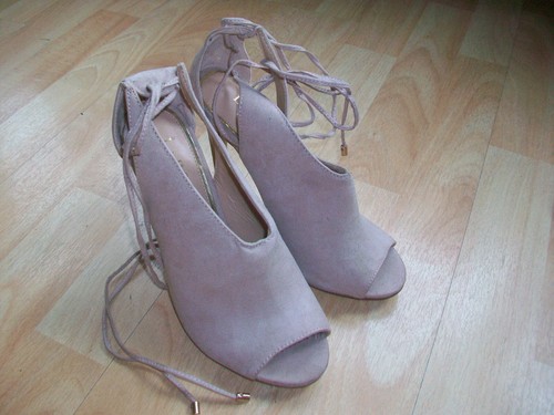 Stunning lipsy london nude - stunning,