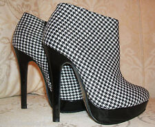 NEW LOOK SIZE UK 3 BLACK AND