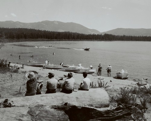 Boats beach water skiing - boats,