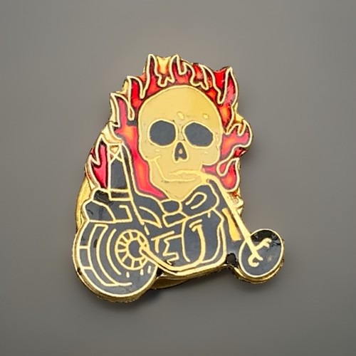 Flaming gold skull - riding, a