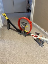 Disneys Pixar Cars Lightening McQueen Loop Track Playset