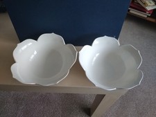 vintage? 2x plastic scalloped edged White bowls in good condition