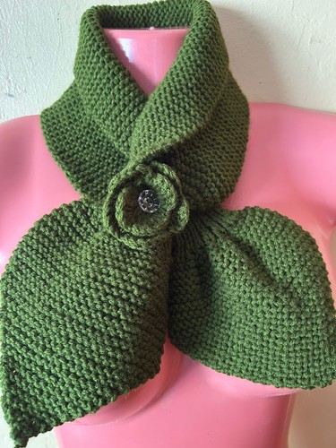 Hand knit keyhole flower scarf - keyhole,