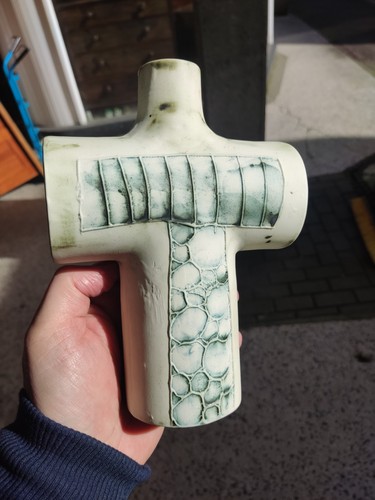 Stunning carn pottery cross - stunning,